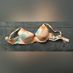 NWT - Victoria’s Secret Body by Victoria women’s bra. Size: 34C / multicolor
